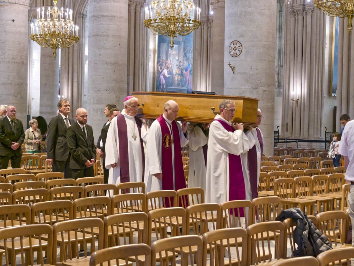 Arrivée du cercueil du Cardinal André Vingt-Trois à Notre-Dame de Paris. © Yannick Boschat / Diocèse de Paris.
