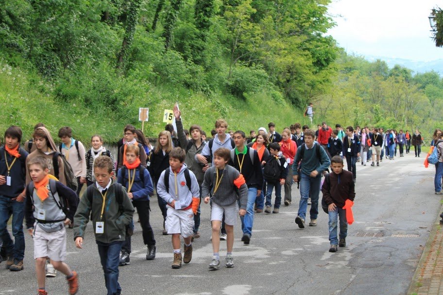 Marche vers le village natal de Saint Jean Bosco. Tous droits réservés 