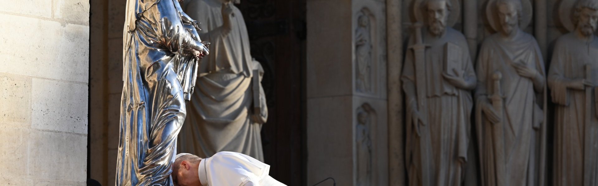 Prière du Pape Léon XIV à Notre-Dame de Paris. (c) Marie-Christine Bertin / Diocèse de Paris.