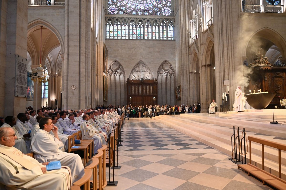 Jubilé des prêtres d'Île-de-France 2025. Messe à Notre-Dame de Paris, 4e. © Marie-Christine Bertin / Diocèse de Paris.