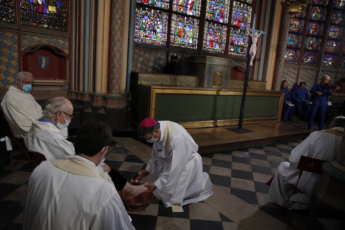 Méditation de Pâques à Notre-Dame de Paris. © Christophe Ena / Associated Press.