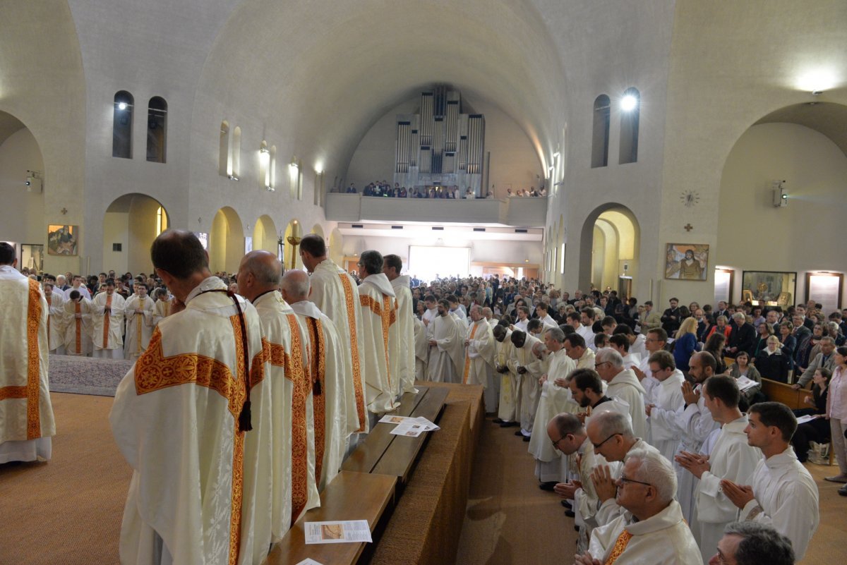 Ordinations d'Henri Beaussant, Philippe Cazala et Pierre-Henri Debray à (…). © Marie-Christine Bertin.