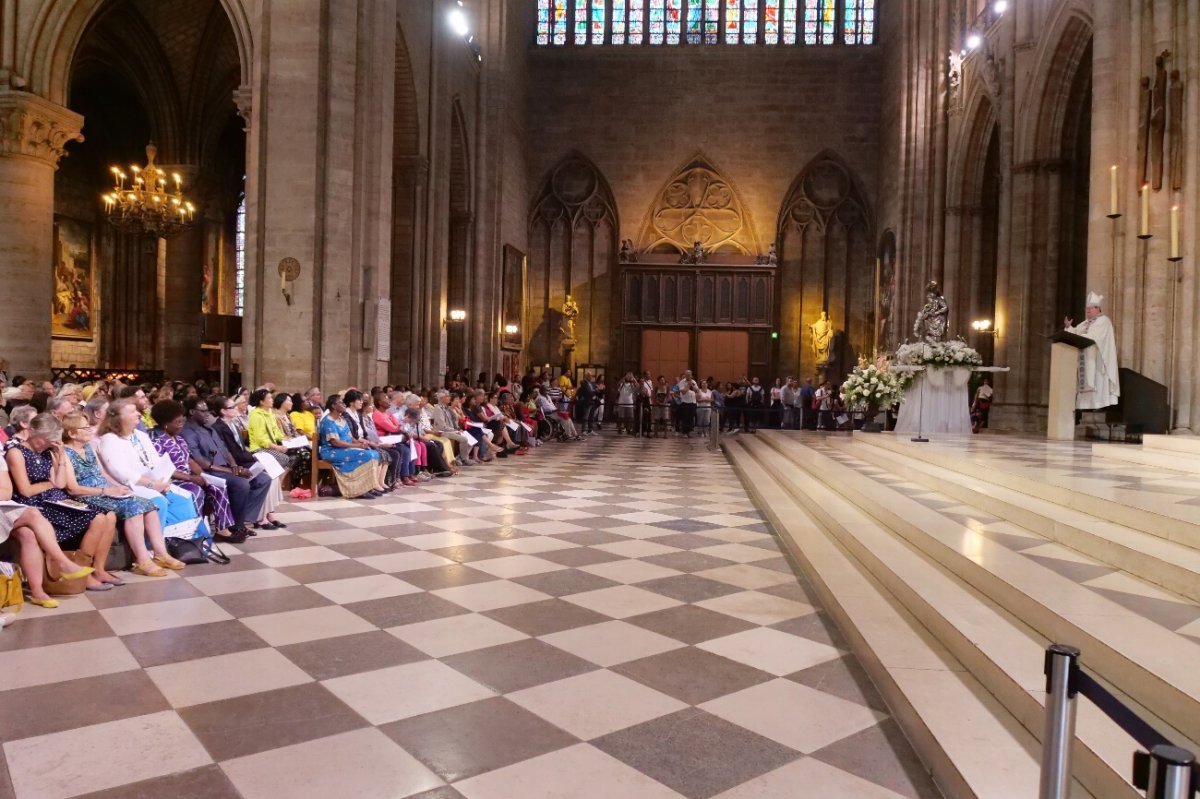 Messe anticipée de l'Assomption. © Yannick Boschat / Diocèse de Paris.