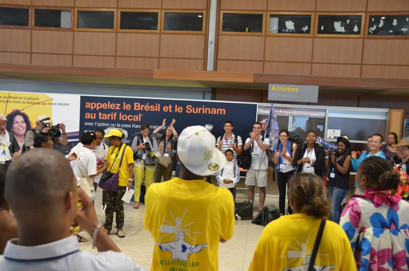 Comité d'accueil à l'aéroport de Cayenne. © Arrivée à Cayenne.