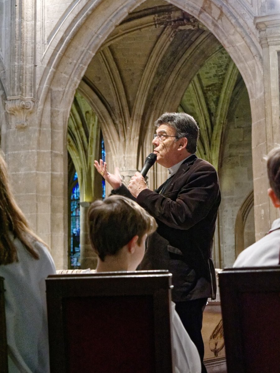 Rencontre avec Mgr Michel Aupetit, archevêque de Paris, à Saint-Séverin. © Yannick Boschat / Diocèse de Paris.