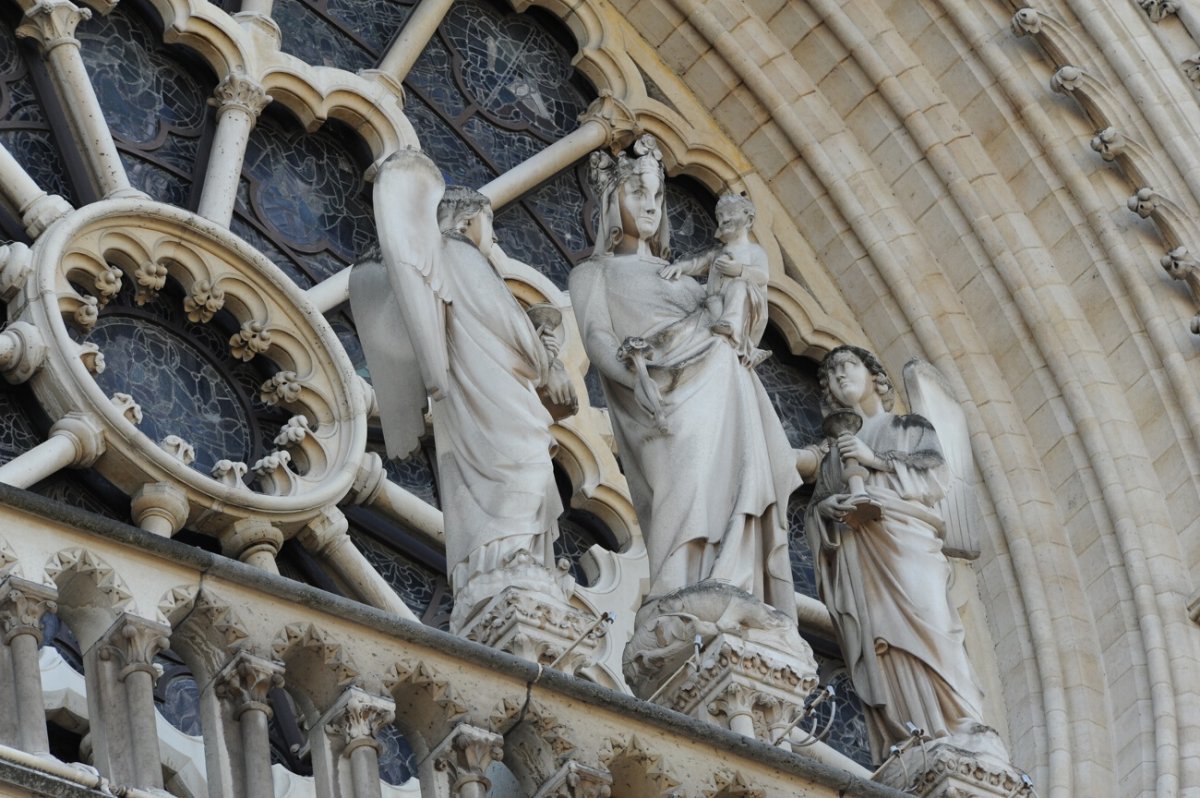 Vierge à l'enfant de Notre-Dame de Paris. © Trung Hieu Do.