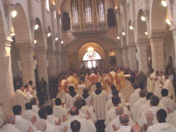 Concélébration dans la basilique latine de la Nativité. 