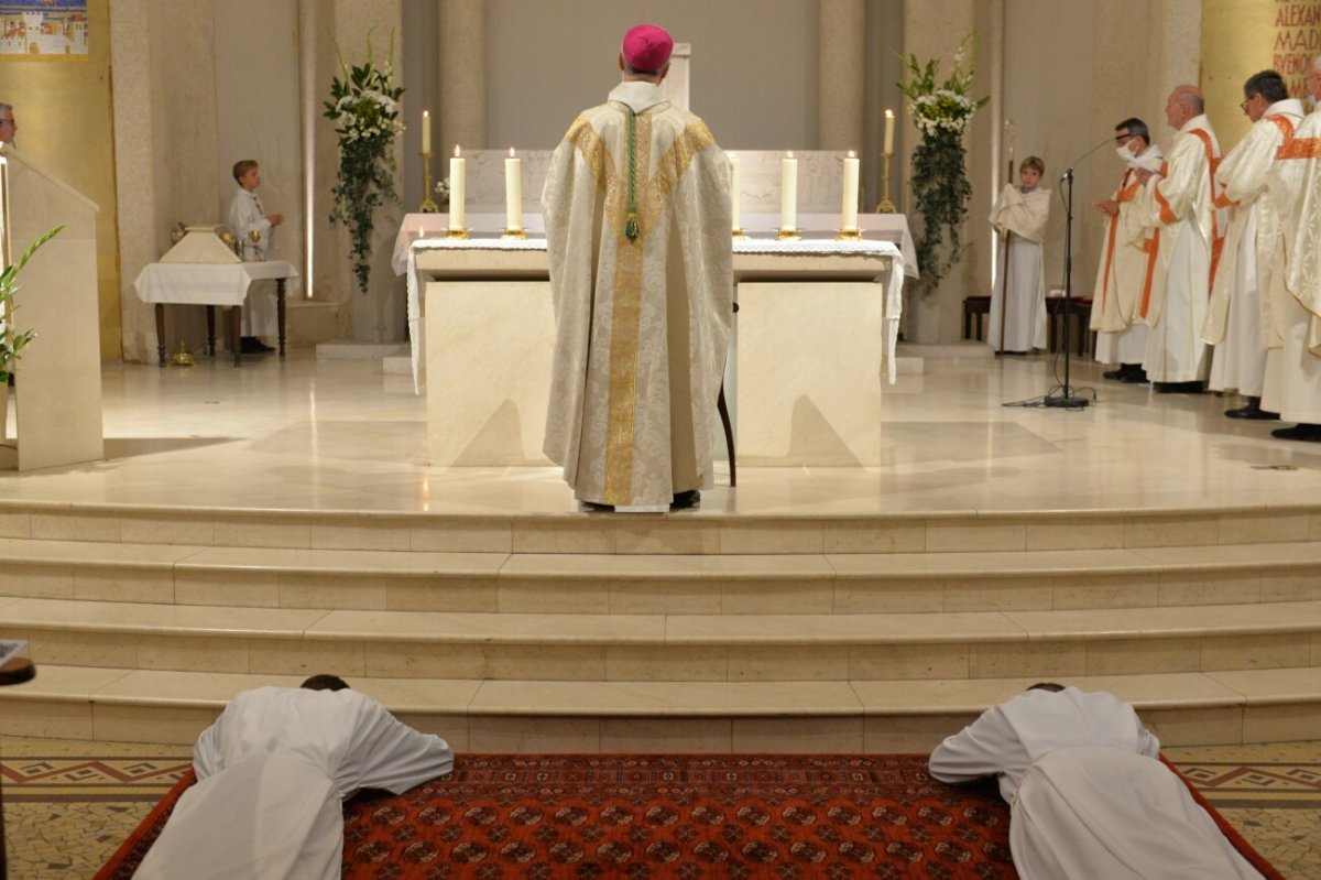 Ordinations diaconales en vue du sacerdoce 2020 à Saint-Jean-Baptiste de La (…). © Marie-Christine Bertin / Diocèse de Paris.