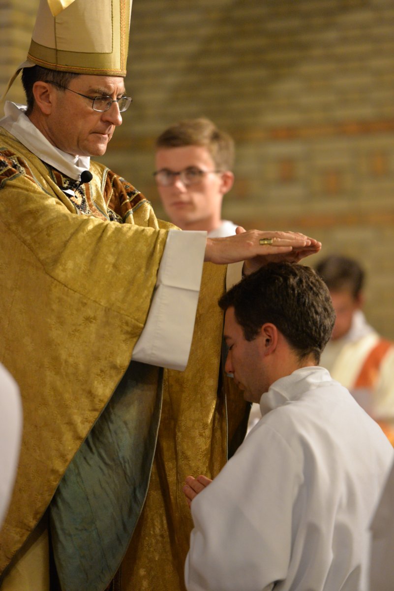 Ordinations d'Alexis et Jean-Basile Gras à Saint-Léon. © Marie-Christine Bertin.