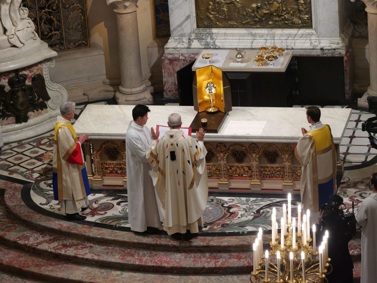 Messe de consécration de l'autel de Notre-Dame de Paris. © Yannick Boschat / Diocèse de Paris.