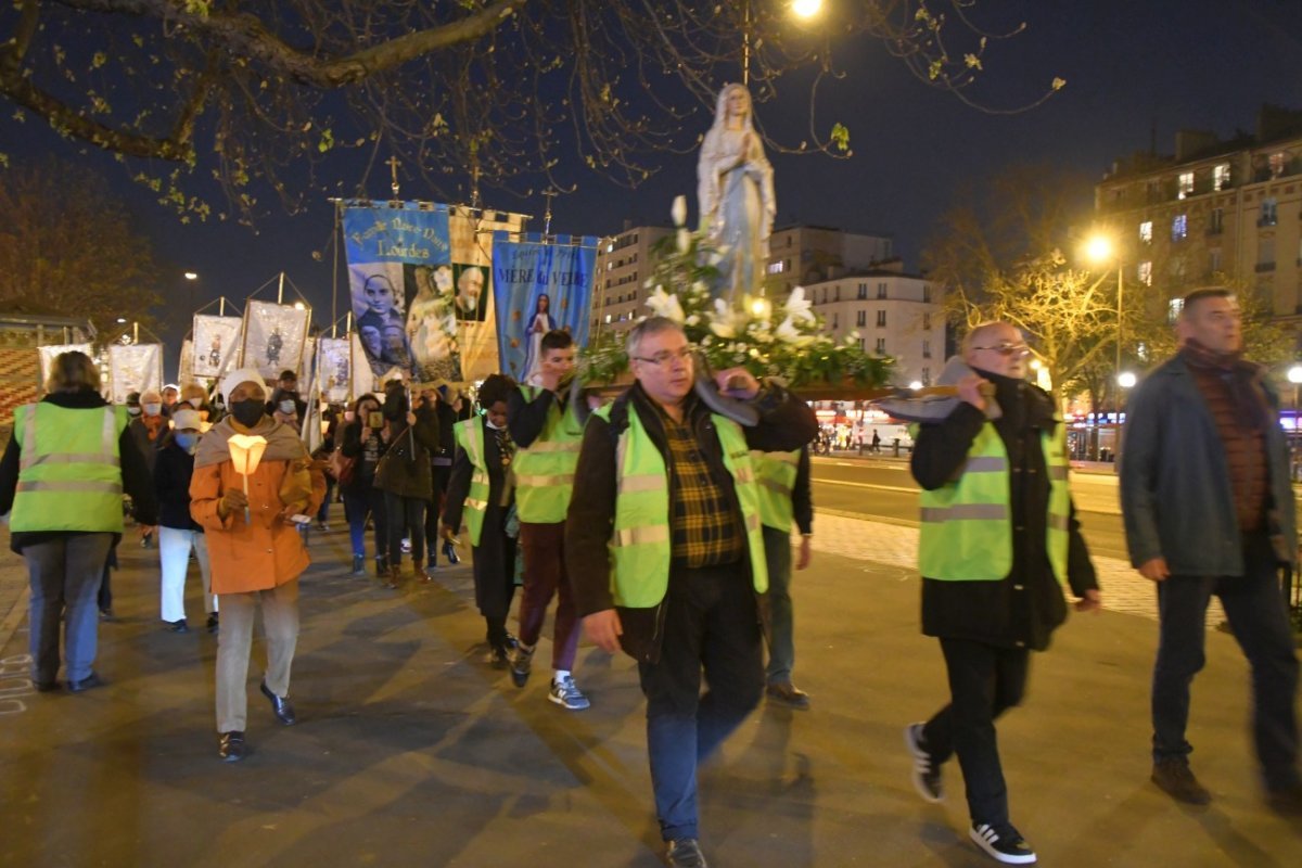 Procession mariale pour la paix. © Michel Pourny / Diocèse de Paris.