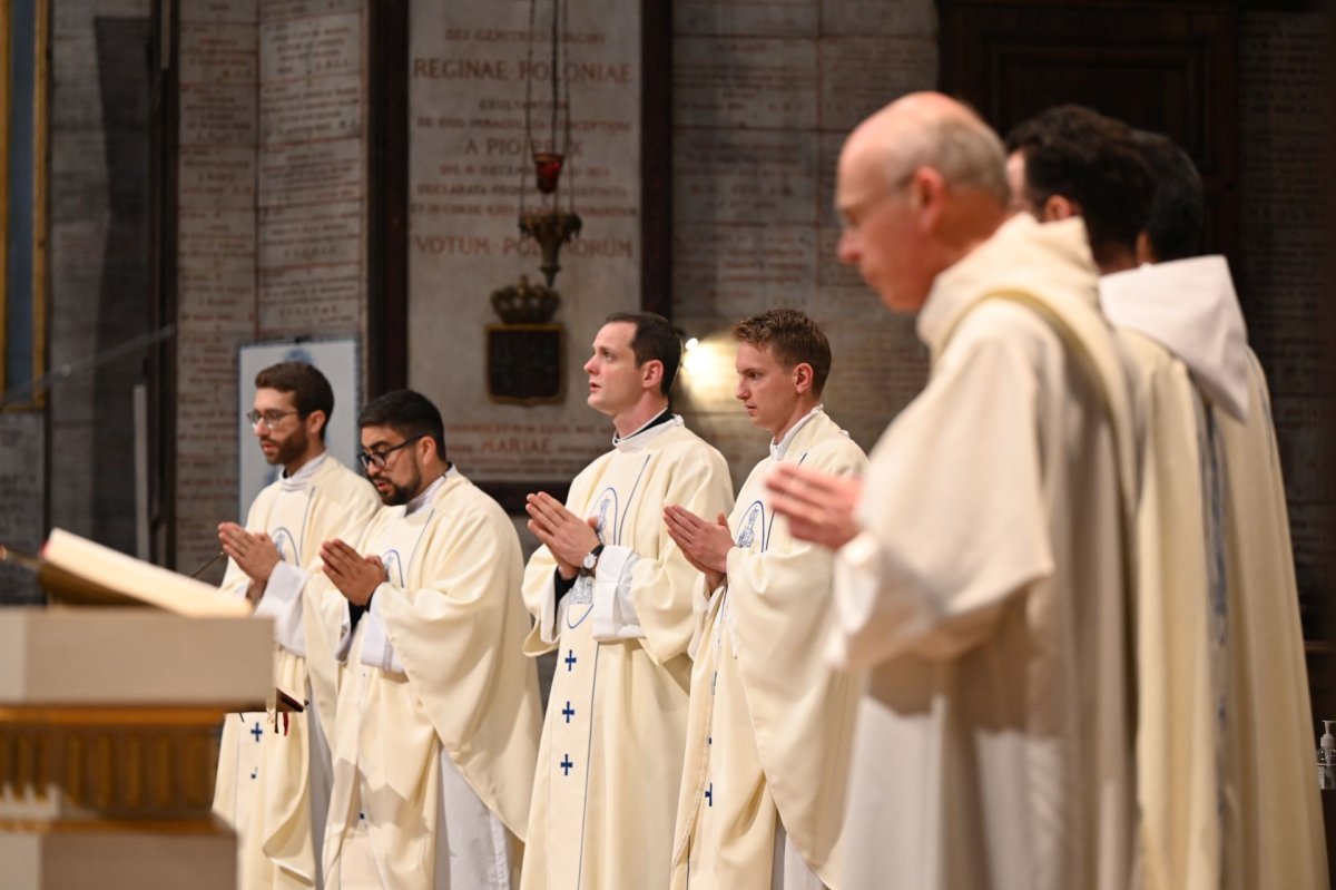 Messe des nouveaux prêtres à Notre-Dame des Victoires 2024. © Marie-Christine Bertin / Diocèse de Paris.