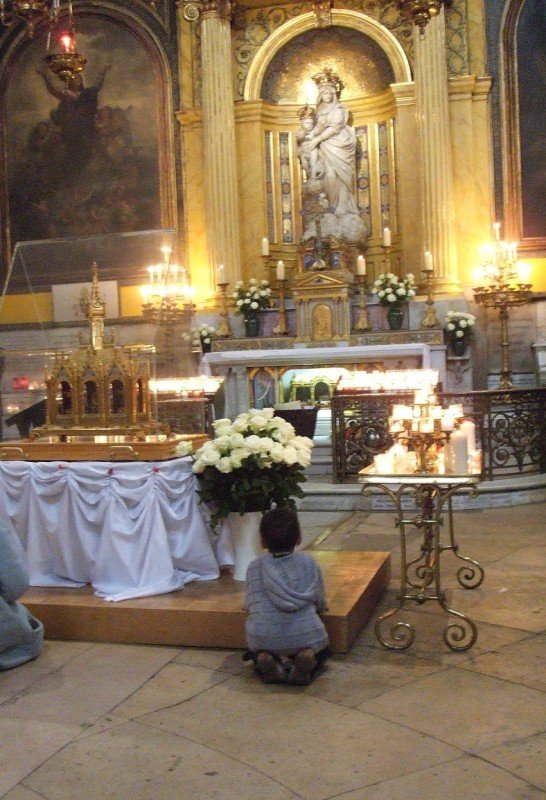 Mai 2010 : Reliques de Sainte Thérèse de Lisieux à Notre-Dame des Victoires. 