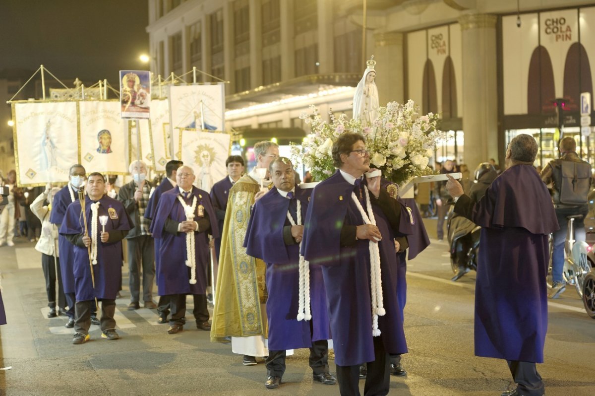 Procession mariale “Marcher avec Marie”. © Trung Hieu Do / Diocèse de Paris.