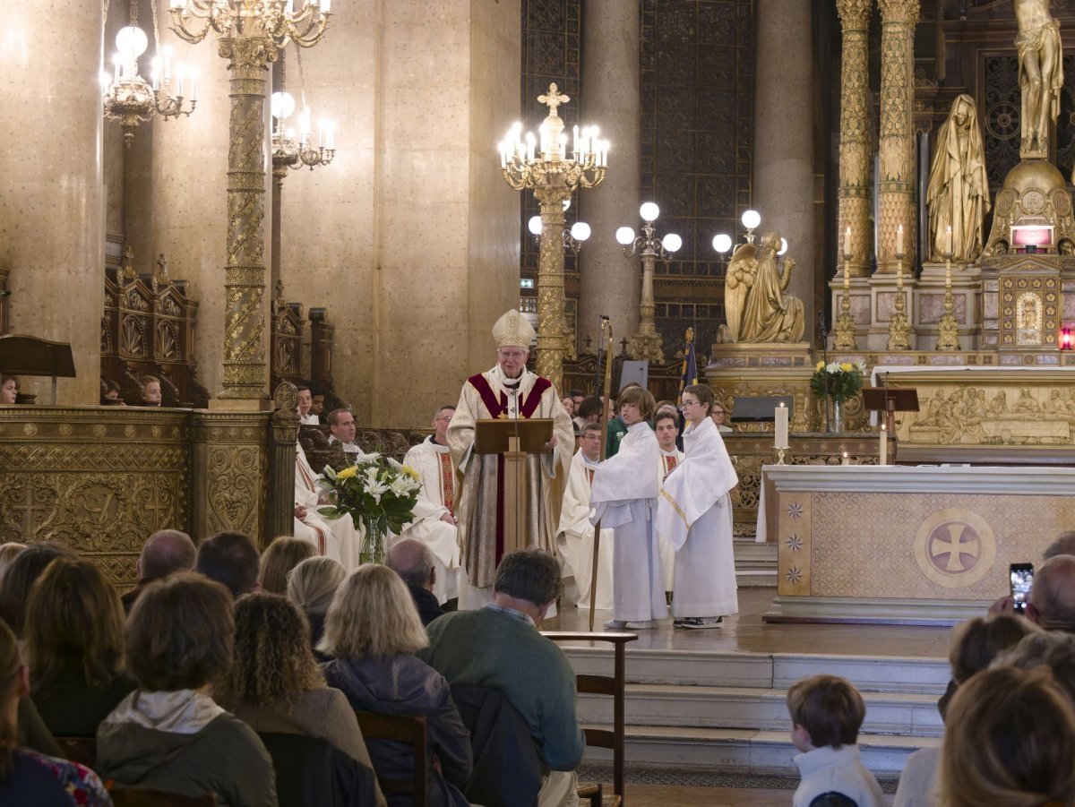 Messe pour le bicentenaire de la pose de la première pierre de l'église (…). © Yannick Boschat / Diocèse de Paris.