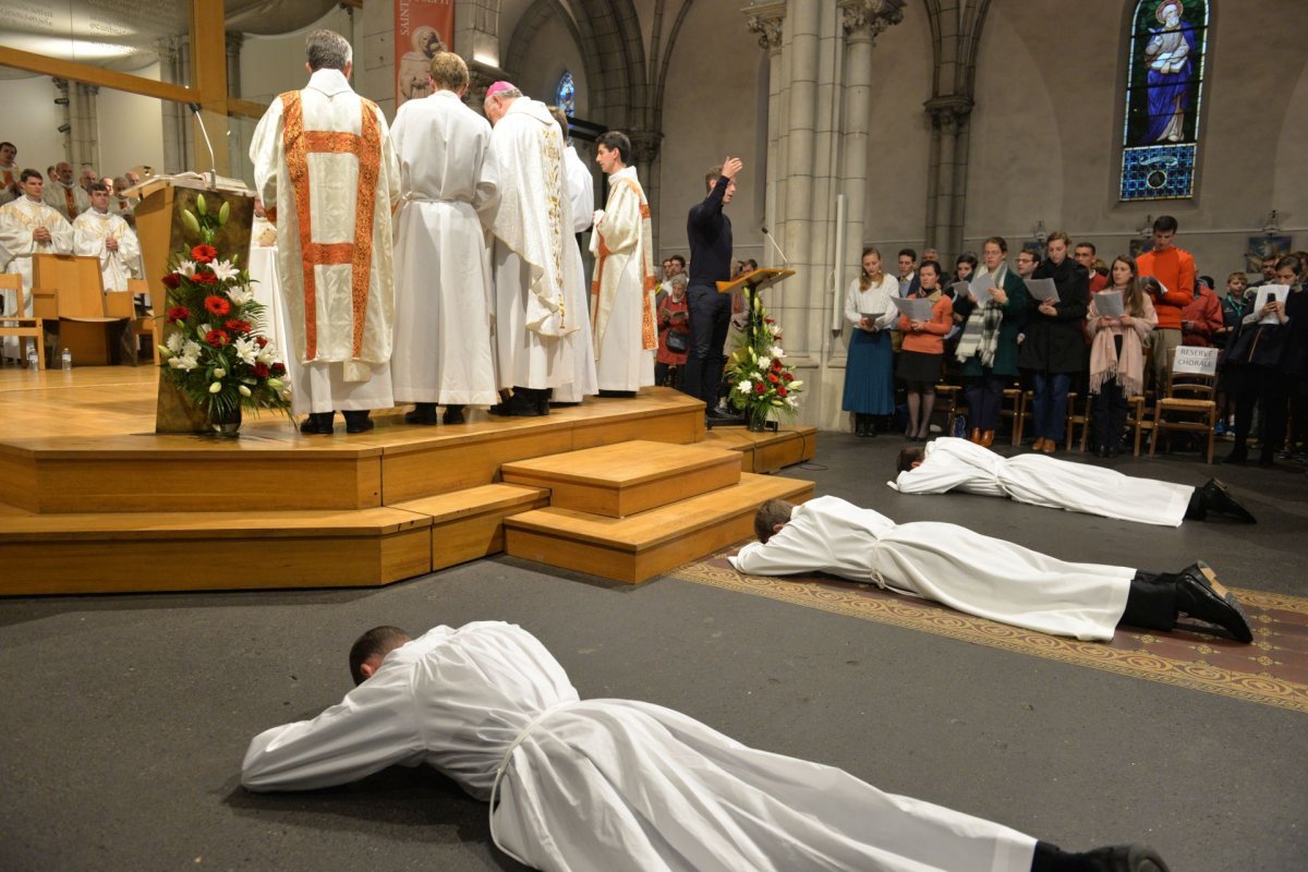 Ordinations diaconales en vue du sacerdoce à Saint-Hippolyte. © Marie-Christine Bertin / Diocèse de Paris.