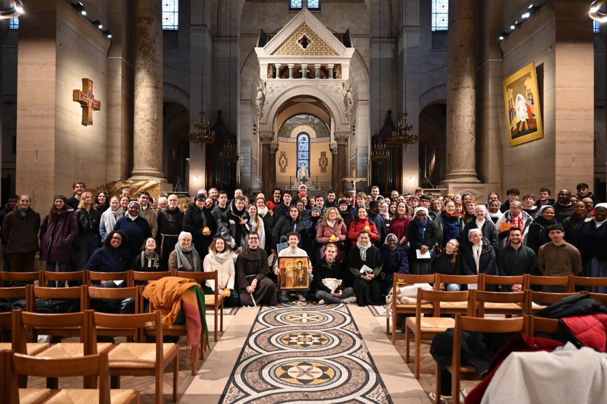 Prière du matin à Saint-Pierre de Montrouge. © Marie-Christine Bertin / Diocèse de Paris.