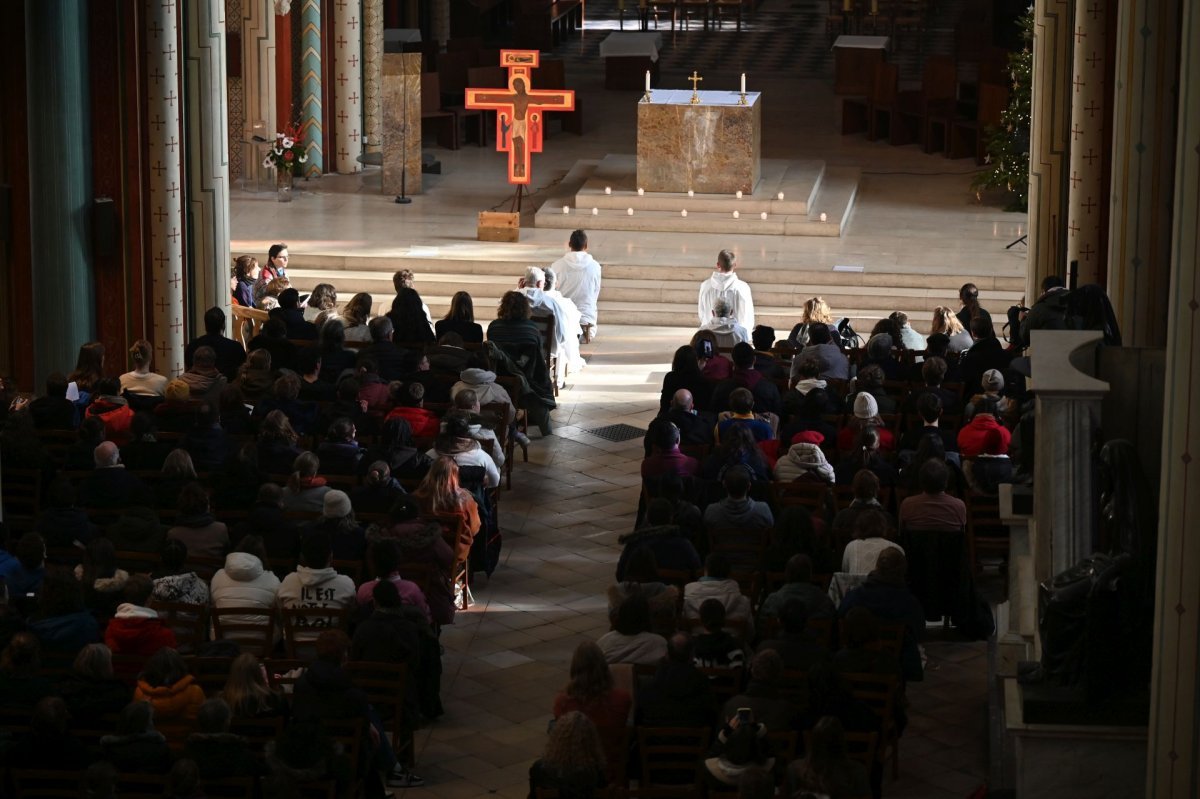 Prière du milieu du jour à Saint-Germain des Prés. © Marie-Christine Bertin / Diocèse de Paris.