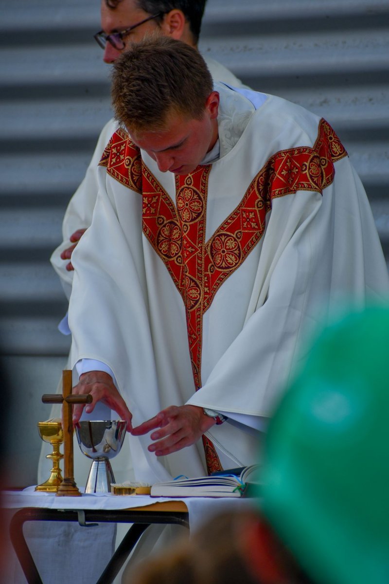 Samedi 2 août - Messe des jeunes pros. © Clémence Vecten – Diocèse de Paris.