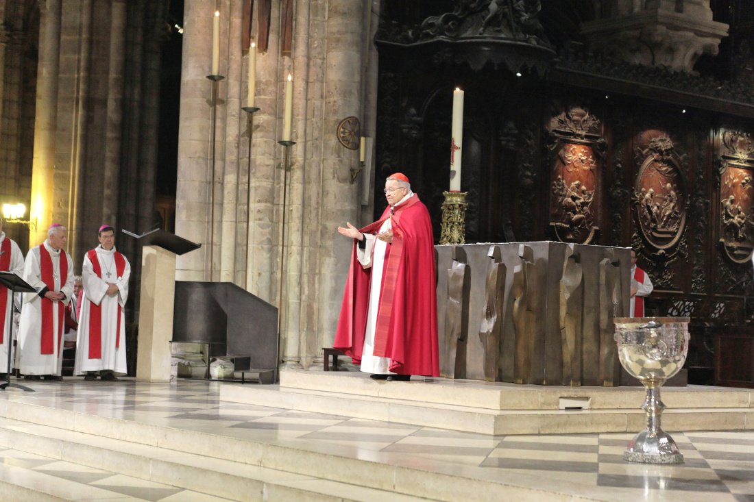 Accueil par le cardinal André Vingt-Trois. © © Yannick Boschat / Diocèse de Paris.