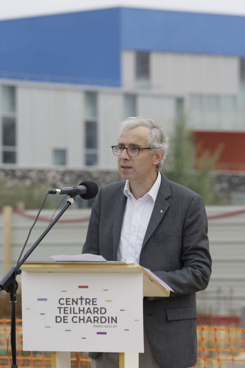 Pose de la première pierre du Centre Teilhard de Chardin. © Yannick Boschat / Diocèse de Paris.