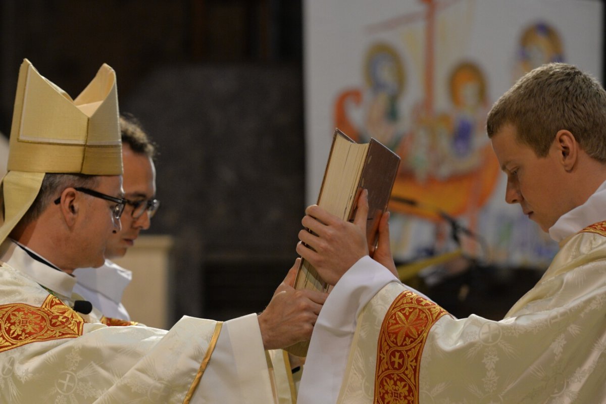 Ordinations diaconales en vue du sacerdoce 2019. Par Mgr Thibault Verny, évêque auxiliaire de Paris, le 8 septembre 2019 au Saint-Esprit. © Marie-Christine Bertin / Diocèse de Paris.