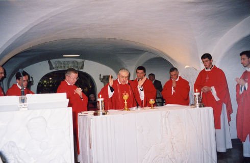 Sur la tombe de saint Pierre à Rome. En 2003. 