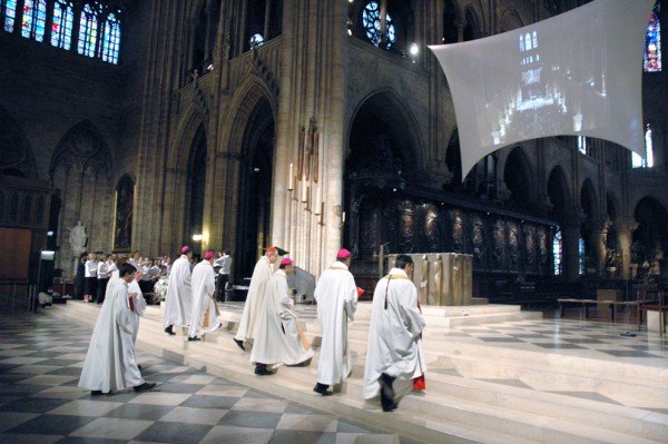 Mgr André Vingt-Trois et les cinq Vicaires Généraux. © D. R..