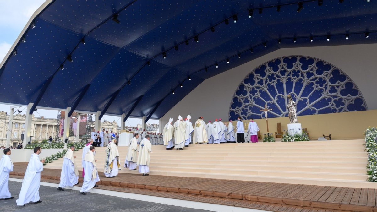 Messe à la Concorde et aux Champs-Élysées présidée par le pape Léon XIV. © Jean-Baptiste Delerue / Diocèse de Paris.