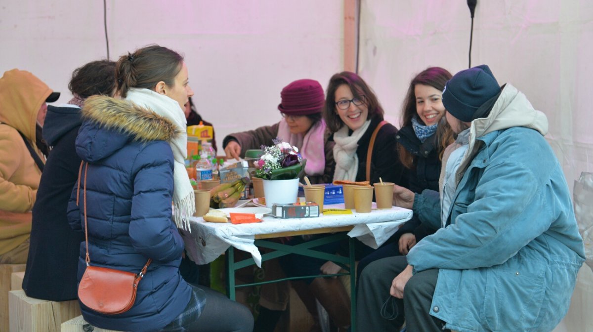 Le petit-déjeuner caritatif des JMJ@Panam'. © Marie-Christine Bertin / Diocèse de Paris.