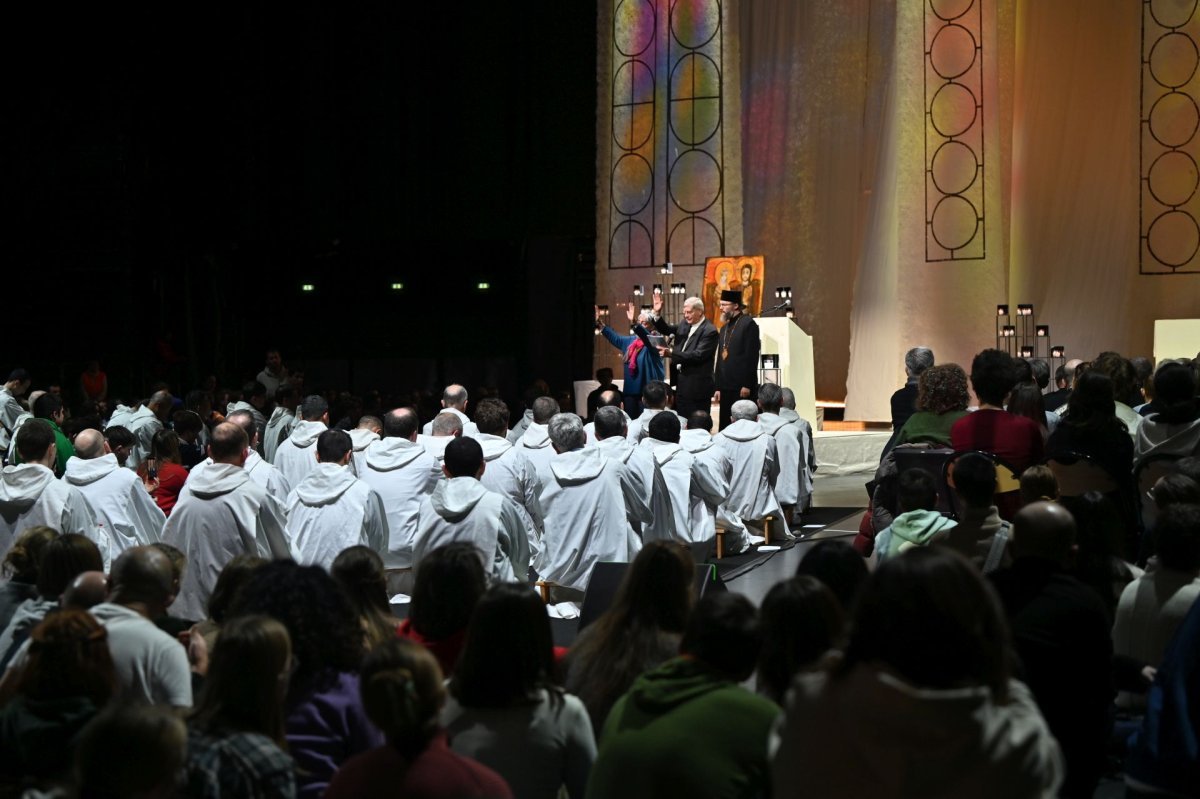Prière du soir à l'Accor Arena à Bercy. © Marie-Christine Bertin / Diocèse de Paris.