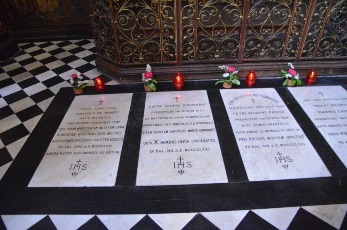 Tombe des 5 jésuites fusillés durant la Commune de Paris. © Michel Pourny.