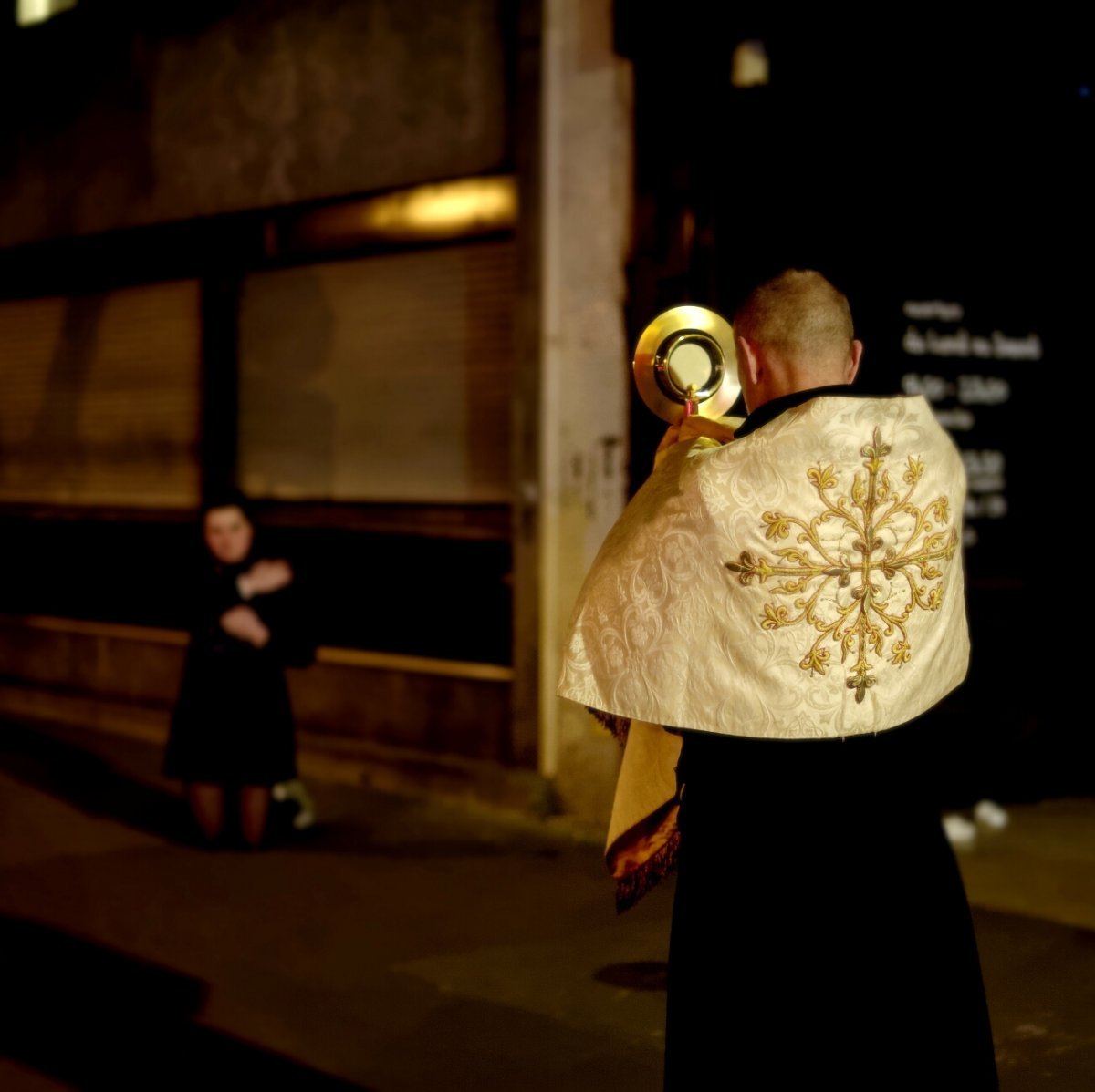 Bénédiction du quartier de Notre-Dame de la Salette. © Trung Hieu Do / Diocèse de Paris.