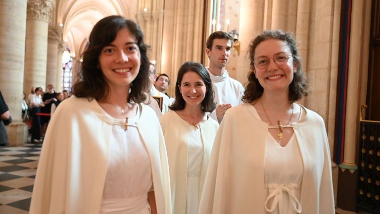 Consécration dans l'Ordre des Vierges 2025. (c) Marie-Christine Bertin / Diocese de Paris.