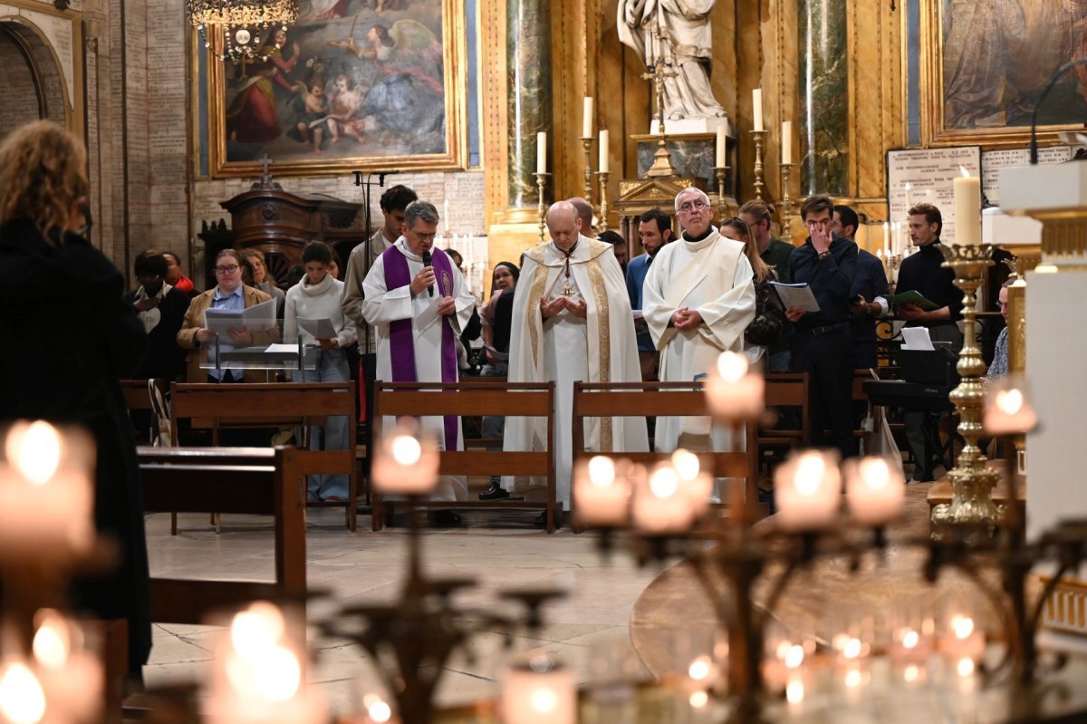 Veillée de l'espérance à la basilique Notre-Dame des Victoires. © Marie-Christine Bertin / Diocèse de Paris.