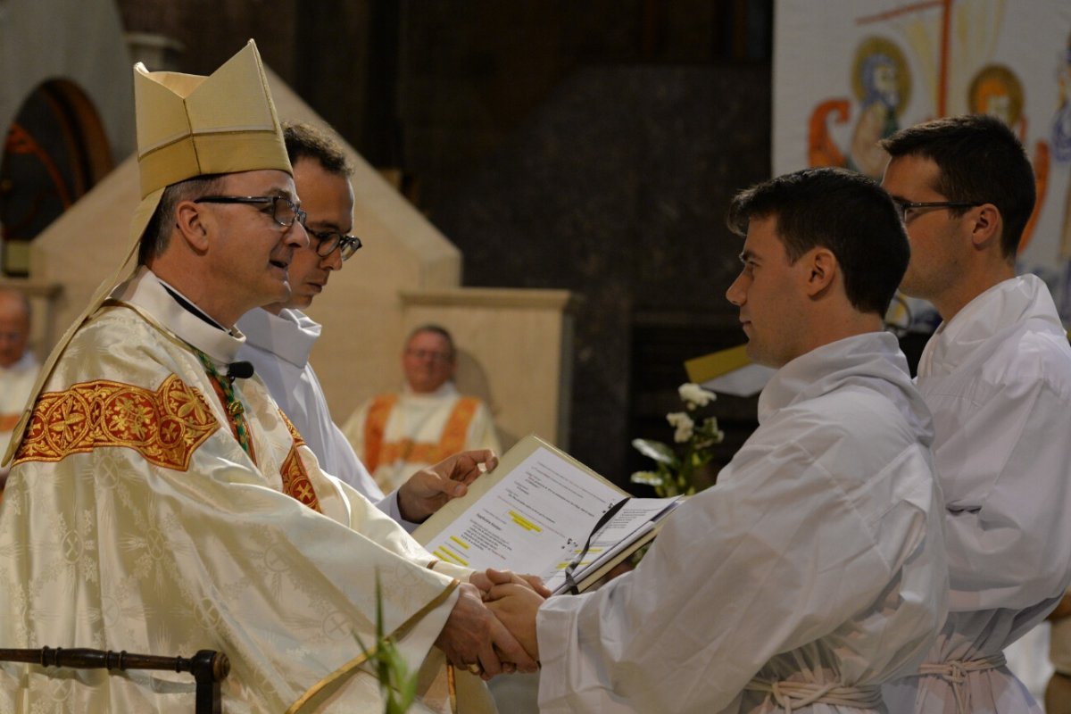 Ordinations diaconales en vue du sacerdoce 2019. Par Mgr Thibault Verny, évêque auxiliaire de Paris, le 8 septembre 2019 au Saint-Esprit. © Marie-Christine Bertin / Diocèse de Paris.