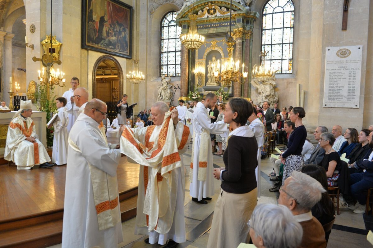 Ordinations diaconales en vue du sacerdoce 2019. Par Mgr Denis Jachiet, évêque auxiliaire de Paris, le 22 septembre 2019 à Saint-Paul-Saint-Louis. © Marie-Christine Bertin / Diocèse de Paris.