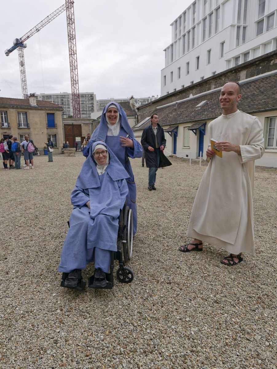 Canonisation des 16 Carmélites de Compiègne : Procession et chemin de croix. © Yannick Boschat / Diocèse de Paris.