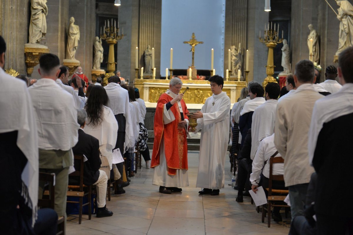 Confirmation des adultes au cours de la Vigile de Pentecôte 2023, (…). © Marie-Christine Bertin / Diocèse de Paris.