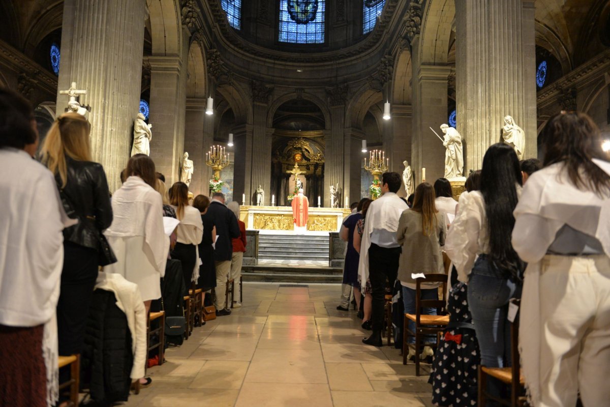 Confirmations d'adultes. © Marie-Christine Bertin / Diocèse de Paris.