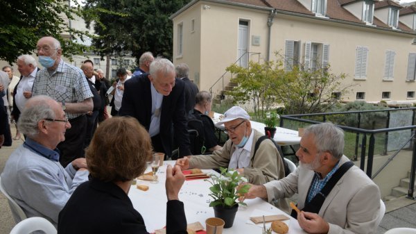 « Rendre visibles les prêtres aînés »