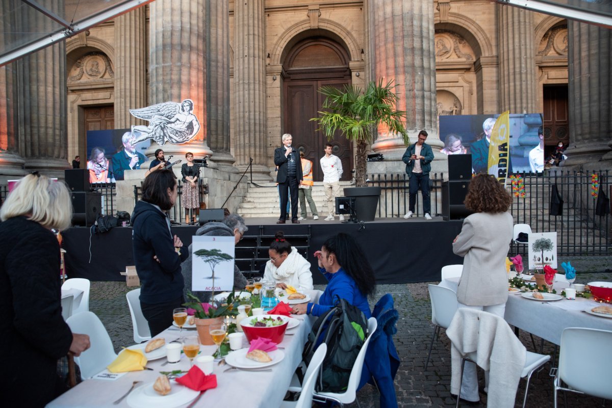 Participation au « Banquet de l'amitié » dans le cadre du Congrès (…). Samedi 1er octobre 2022. © Alice Papin.