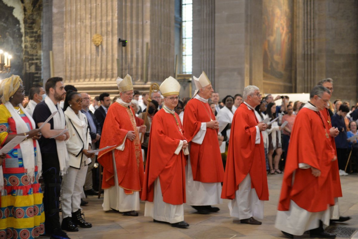 Confirmations d'adultes. © Marie-Christine Bertin / Diocèse de Paris.