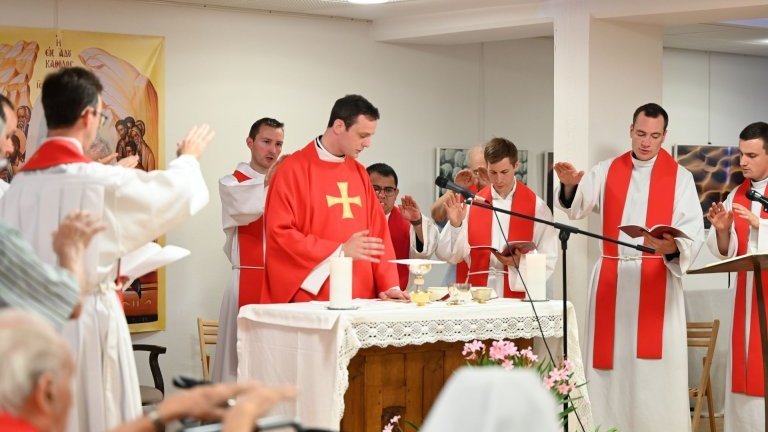 Messe des nouveaux prêtres à la Maison Marie-Thérèse 2025