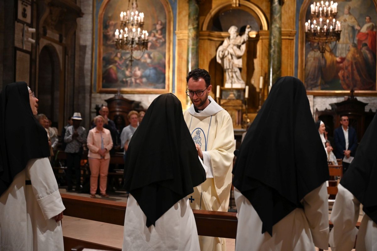 Messe des nouveaux prêtres à Notre-Dame des Victoires 2024. © Marie-Christine Bertin / Diocèse de Paris.