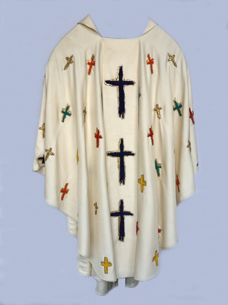 Chasuble de Jean-Paul II pour les JMJ de Paris en 1997. Par Jean-Charles de Castelbajac. © C. D. A. S.