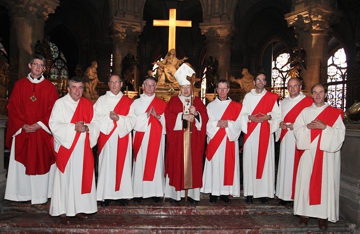 Octobre : Ordinations diaconales. 7 nouveaux diacres permanents ont été ordonnés par le cardinal André Vingt-Trois 