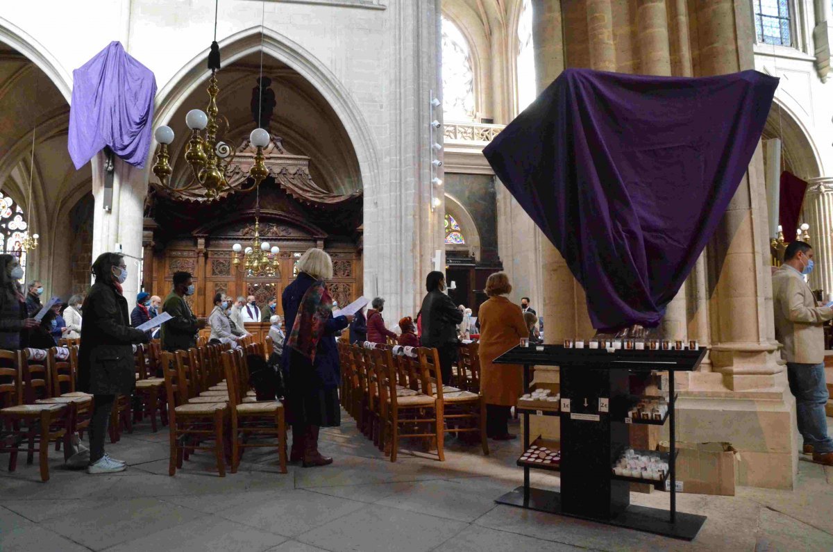 Vendredi saint à Saint-Germain l'Auxerrois : Méditation du chemin de Croix. © Michel Pourny / Diocèse de Paris.