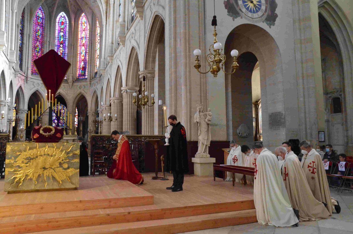 Vendredi saint à Saint-Germain l'Auxerrois : Méditation du chemin de Croix. © Michel Pourny / Diocèse de Paris.