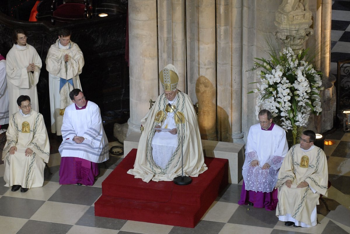 Vêpres à Notre-Dame de Paris présidées par Benoît XVI. Reproduction interdite. © CIRIC.